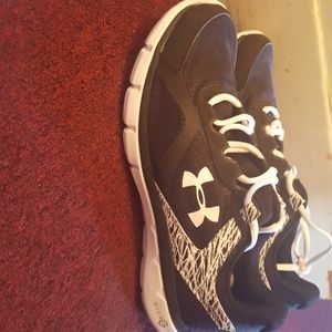 UNDER ARMOUR ATHLETIC SNEAKERS
